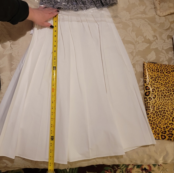 MICHAEL KORS- White Pleated Skirt - Picture 10 of 11